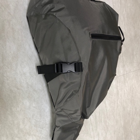 Urban Outfitters Unisex City Sling Bag One Strap Style Shoulder Backpack - Picture 7 of 16